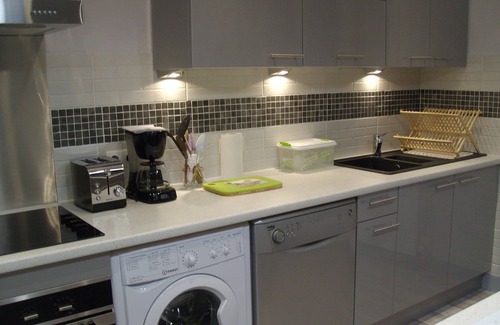 Eu House | Ground floor apartment at the entrance to town, beach 3 km, private parking