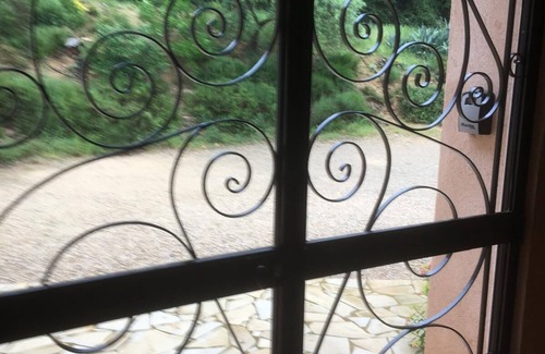 Piolenc Apartment | Ground floor apartment 50m2 with terrace in intimate shady park, swimming pool 12x4 m
