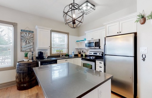 The Blue Mountains Condo | Ground floor condo, fireplace, private washer/dryer, and seasonal pool