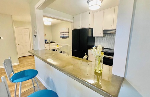 Hoover Apartment | Ground floor lovely 1-bedroom condo in fabulous Hoover with full kitchen