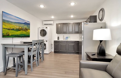 Indian Pass House | ☀️Ground Floor with Beach Views-Short Walk to Beach-Sugar Sand Cottage B☀️