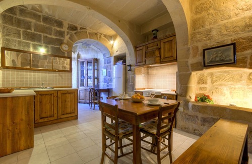 Santa Lucija Villa | Group Accommodation: Sleeping up to 22 Persons!
