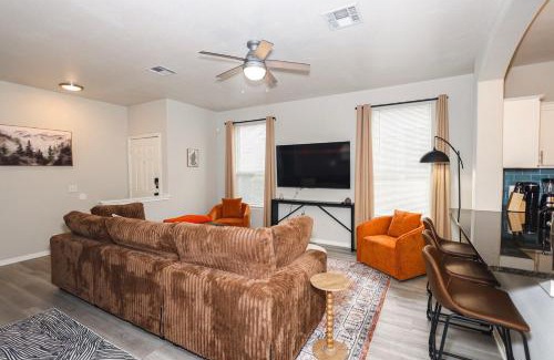 Austin House | Group And Family Getaway Mins Away From Live Music