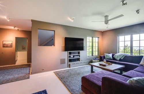 Newbury House | Group-Friendly Newbury Stunner Home Gym, Hot Tub!