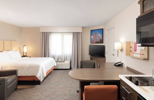 Anaheim Resort Hotel | Group Trip Ready! 3 Queen Stay Near Disney! Laundry, Fitness Center, BBQ & Pool!