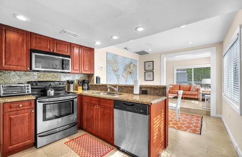 Southwest Coconut Grove House | Grove Bay 2/1 Gated Cottage | Near Downtown & Brickell