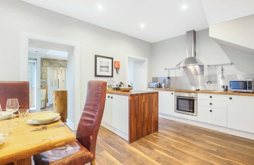 Bamburgh House | Grove Cottage - North East Escapes