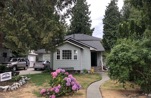 Delta House | Grove Getaway - 2 mins from the beach in quiet neighborhood