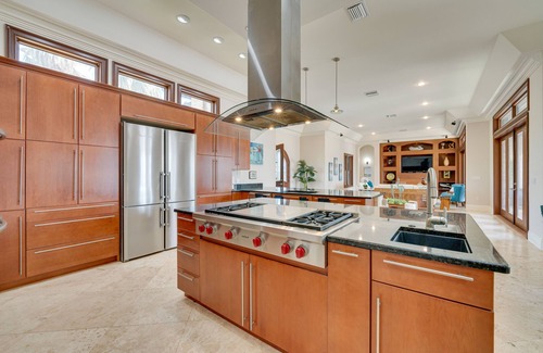 Groveland House | Groveland Home w/Pool: Luxurious Lakefront Oasis!
