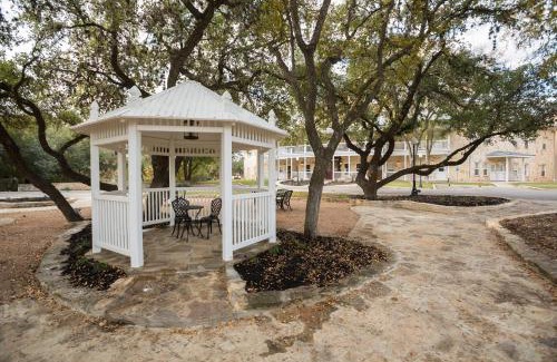 Gruene Hotel | Gruene River Hotel & Retreat