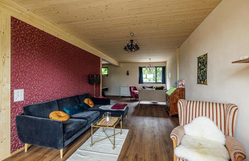 Meikirch House | Gruppenunterkunft mit Billardtisch und Lamatrekking