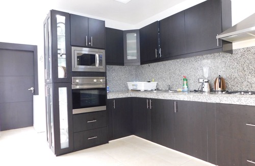 Guayaquil House | Guayaquil Casa Amplia en Sector Privado muy Seguro y Comercial, Villa 4 Bedroom
