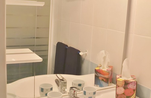 Saint-Sulpice-de-Roumagnac Bed & Breakfast | Guest Rooms 'Le Pré Fleuri 5' with Shared Pool, Communal Terrace and Wi-Fi