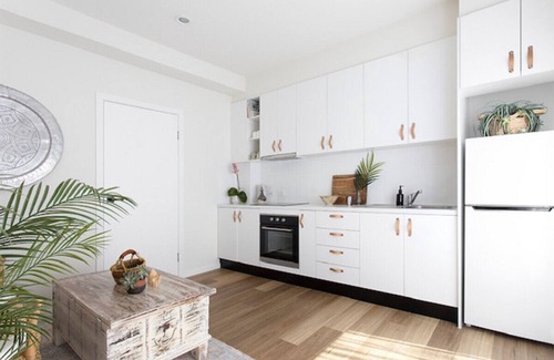 Currumbin House | Guest Abode - walk to beach and Currumbin wildlife sanctuary