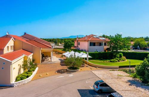 Lozovac Bed & Breakfast | Guest Accommodation Atrium Gulin