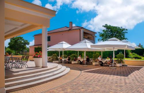 Lozovac Bed & Breakfast | Guest Accommodation Atrium Gulin