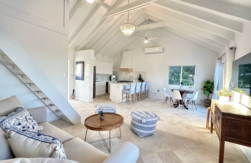 Testman Cottage | Guest Cottage in Beach Community near golf, marina and tennis.