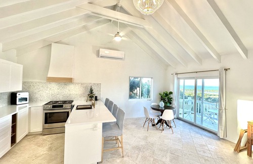 Testman Cottage | Guest Cottage in Beach Community near golf, marina and tennis.