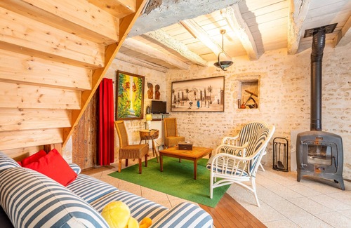 Saint-Martin-de-Fraigneau Bed & Breakfast | Guest Room 'Chez Jacques - Zen' with Private Terrace, Wi-Fi and Air Conditioning