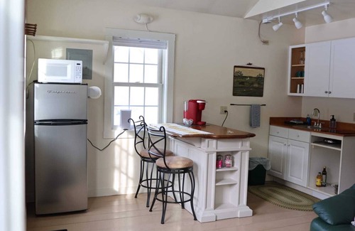 Jeffersonville Cottage | Guest House 10 Min to Smugglers!