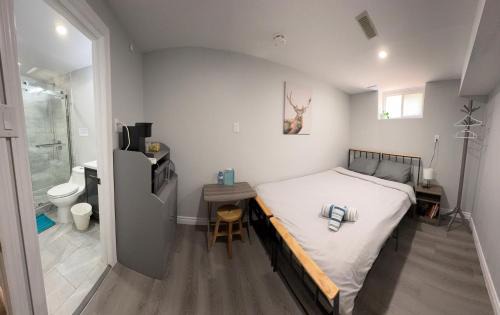 Bayview Woods - Steeles House | Guest House Basement - Master Bedrooms in Bayview Village