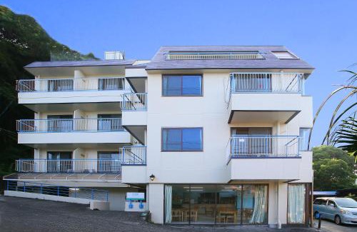 Shirahama Bed & Breakfast | Guest House Bigfisher Club