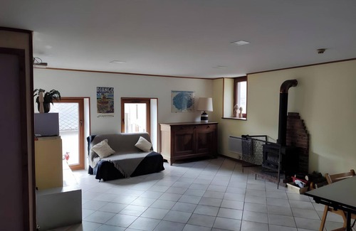 Saint-Jean-de-Vaulx House | Guest House 'Chambre 4' with Shared Terrace, Private Garden and Wi-Fi