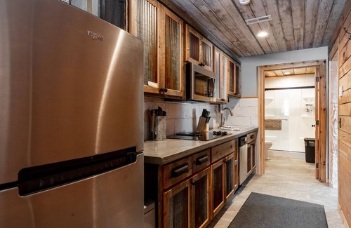 Lazy Acres House | Guest house in Lazy Acres 6 minutes from Yellowstone- Bunkhouse