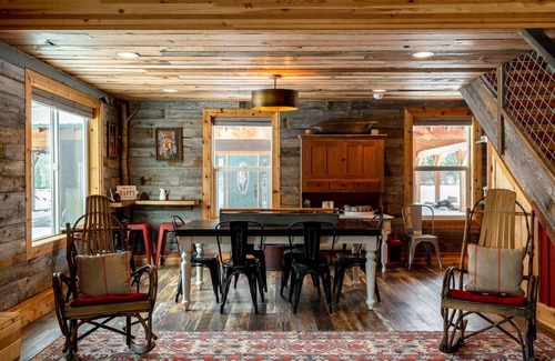 Lazy Acres House | Guest house in Lazy Acres 6 minutes from Yellowstone- Bunkhouse