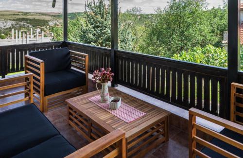 Ivanovo House | Guest House Intrigue