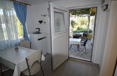Srebreno Apartment | Guest House Kanjuo - Studio Apartment with Terrace and Garden View