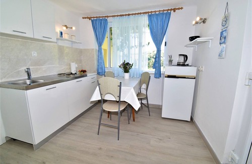 Srebreno Apartment | Guest House Kanjuo - Studio Apartment with Terrace and Garden View