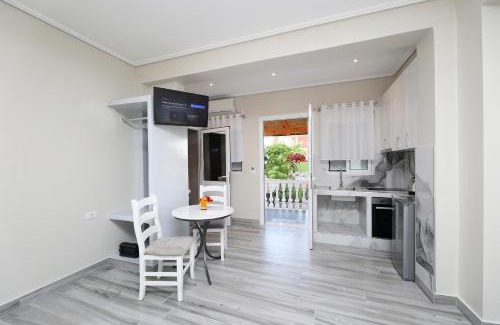 Mbrostar-Urë House | Guest House Narta