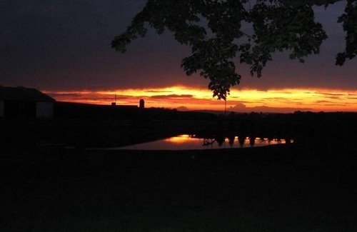 East Earl House | Guest House on Picturesque Farm Near Shady Maple Smorgasbord