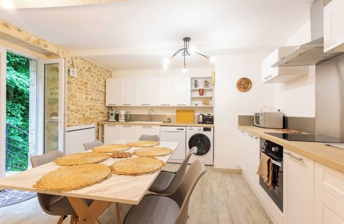 Monein House | Guest House 'Ozalée - Domaine Helaku' with Mountain View, Shared Terrace and Wi-Fi
