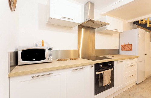 Monein House | Guest House 'Ozalée - Domaine Helaku' with Mountain View, Shared Terrace and Wi-Fi