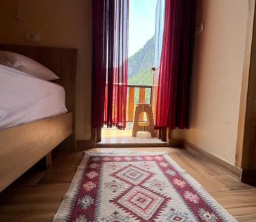 Theth House | Guest House Shtëpiza Theth