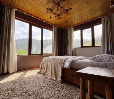 Mazeri House | Guest House Shuan