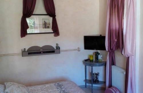Pont-Melvez Bed & Breakfast | Guest House 'Suite Confort' with Private Terrace, Shared Garden and Wi-Fi