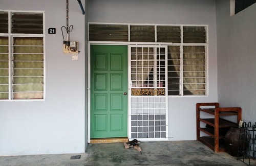Kuala Perlis House | Guest house transit to Langawi Island