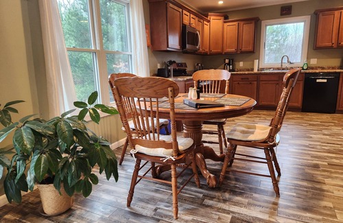 Houghton House | Guest house w heated garage/fiber internet near MTU