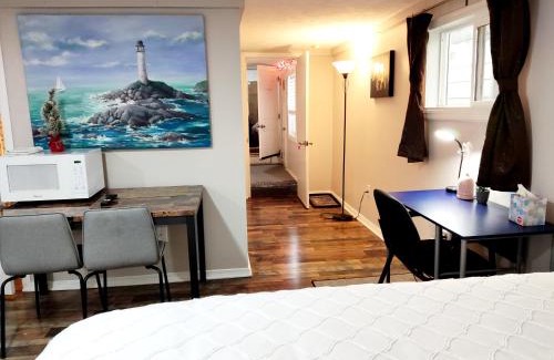 Noblesville House | Guest House with Private Entrance- walk to Downtown Noblesville