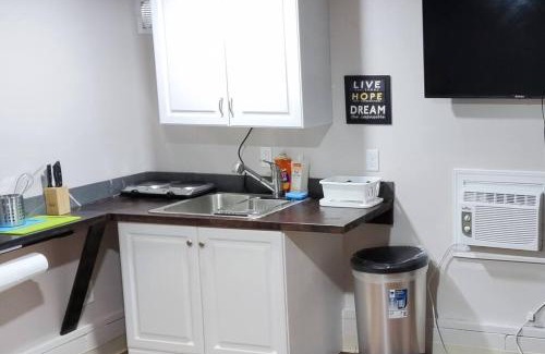 Noblesville House | Guest House with Private Entrance- walk to Downtown Noblesville