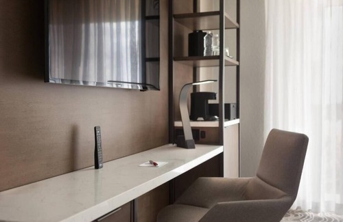 Airport North Apartment | Guest King Room Near Hertz Car Rental ORL