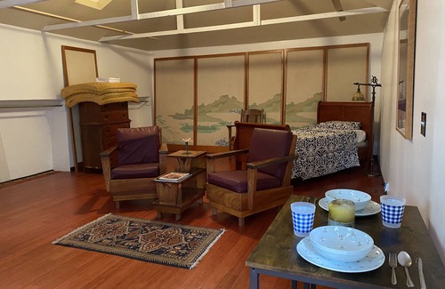 Historic Filipinotown House | Guest/loft house close to downtown Los Angeles.
