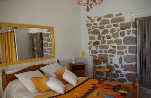Les Assions House | GUEST ROOM IN TYPICALLY CÉVENOLE HOUSE