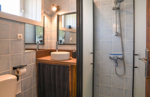 Loisieux Bed & Breakfast | Guest Room "Myosotis" with Mountain View, Shared Pool and Wi-Fi