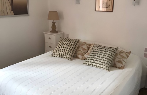 Gujan-Mestras Bed & Breakfast | Guest Rooms at Amaya's - Harmonie Room