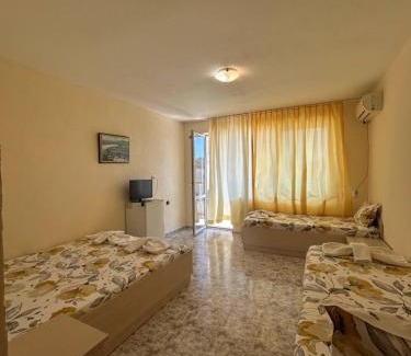 Kiten House | Guest Rooms Nia Elis Kiten