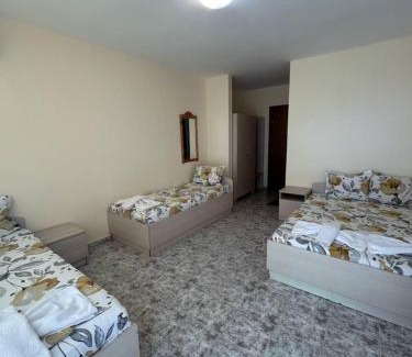 Kiten House | Guest Rooms Nia Elis Kiten
